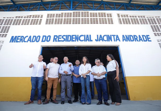 Prefeito Dr. Pessoa realiza entrega do mercado do Jacinta Andrade