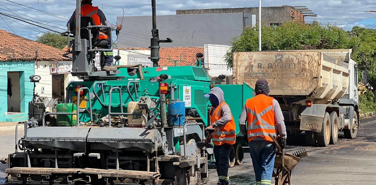Prefeitura de Curimatá inicia pavimentação asfáltica de ruas