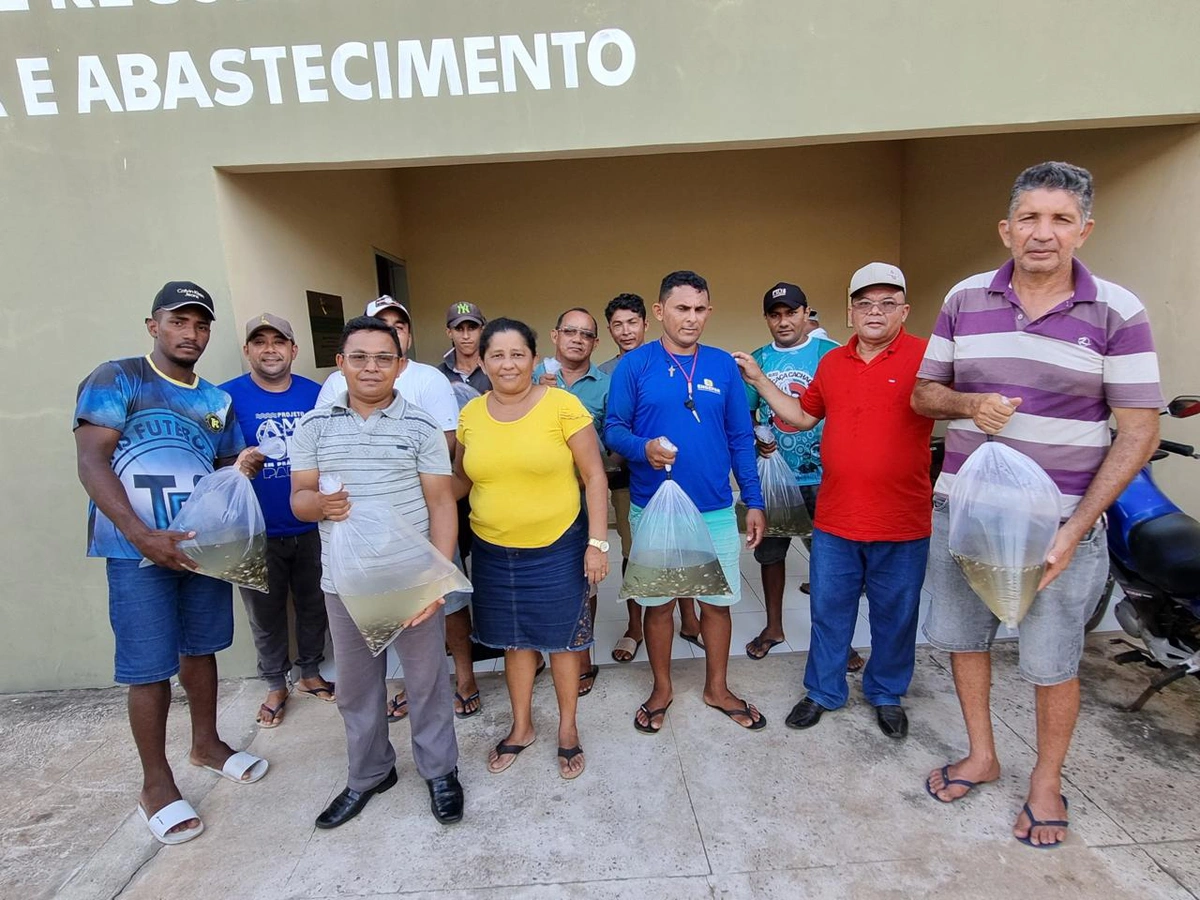 Prefeitura de Joaquim Pires entrega alevinos aos piscicultores do município