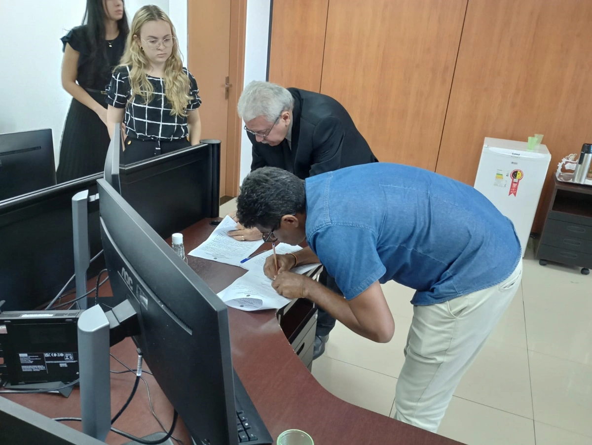 Presidente do Sintetro, Antônio Cardoso assinou convenção coletiva