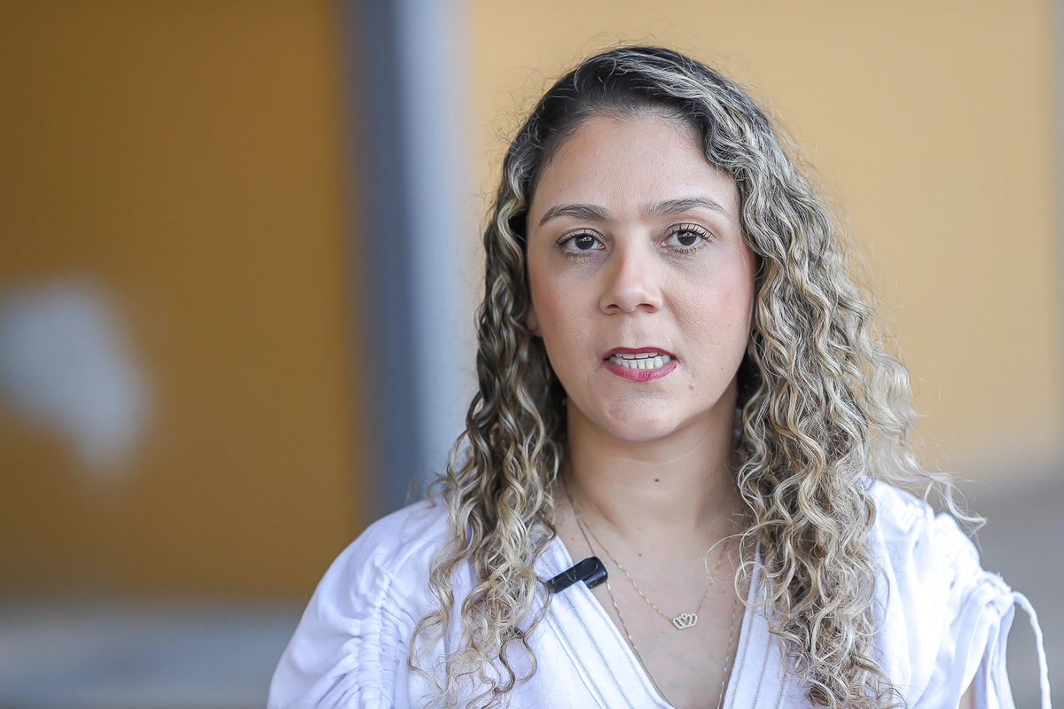 Professora Flávia Lorenne