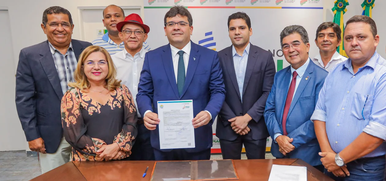 Rafael Fonteles e Leonardo Sobral assinam ordem de serviço para construção de estrada entre São João do Arraial e Matias Olímpio