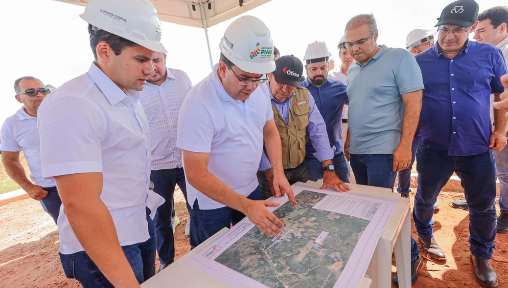 Rafael Fonteles e Leonardo Sobral DER entregam 236 km da Rodovia Trancerrados