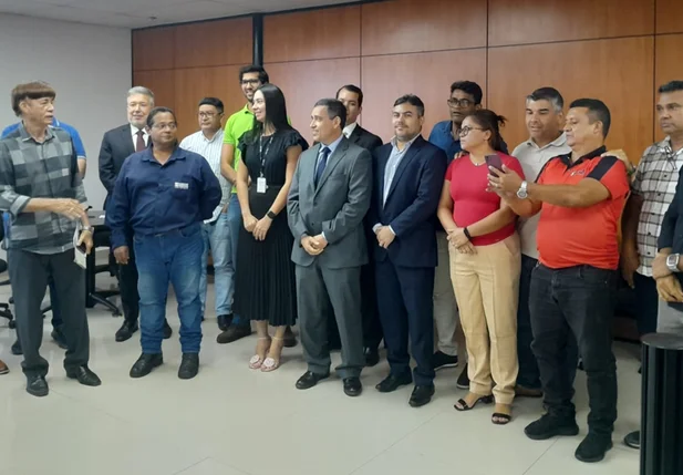 Reunião de motoristas e cobradores com empresas do transporte coletivo e Prefeitura de Teresina