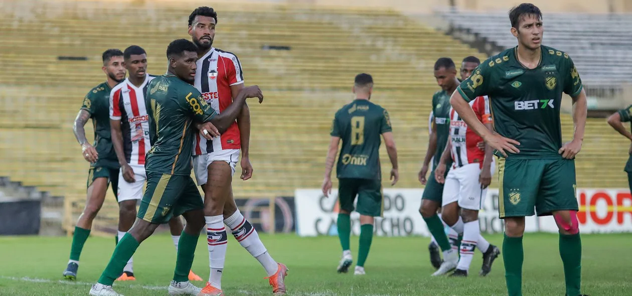 River e Altos se enfrentaram no estádio Albertão