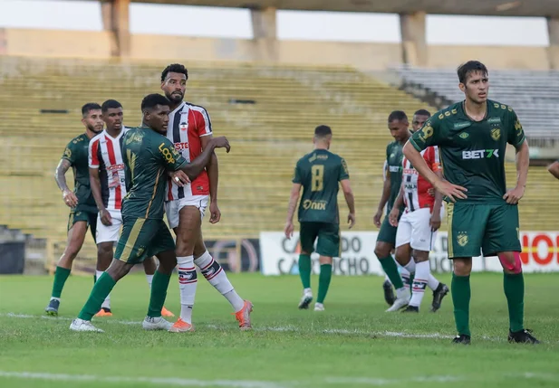 River e Altos se enfrentaram no estádio Albertão