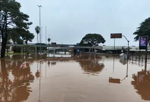 Rodoviária de Porto Alegre fica completamente alagada