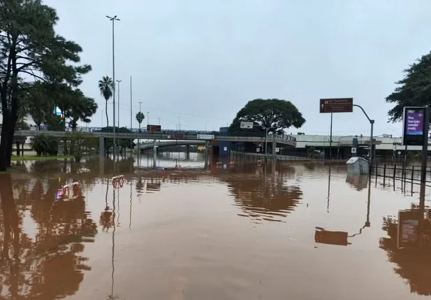 Rodoviária de Porto Alegre totalmente alagada