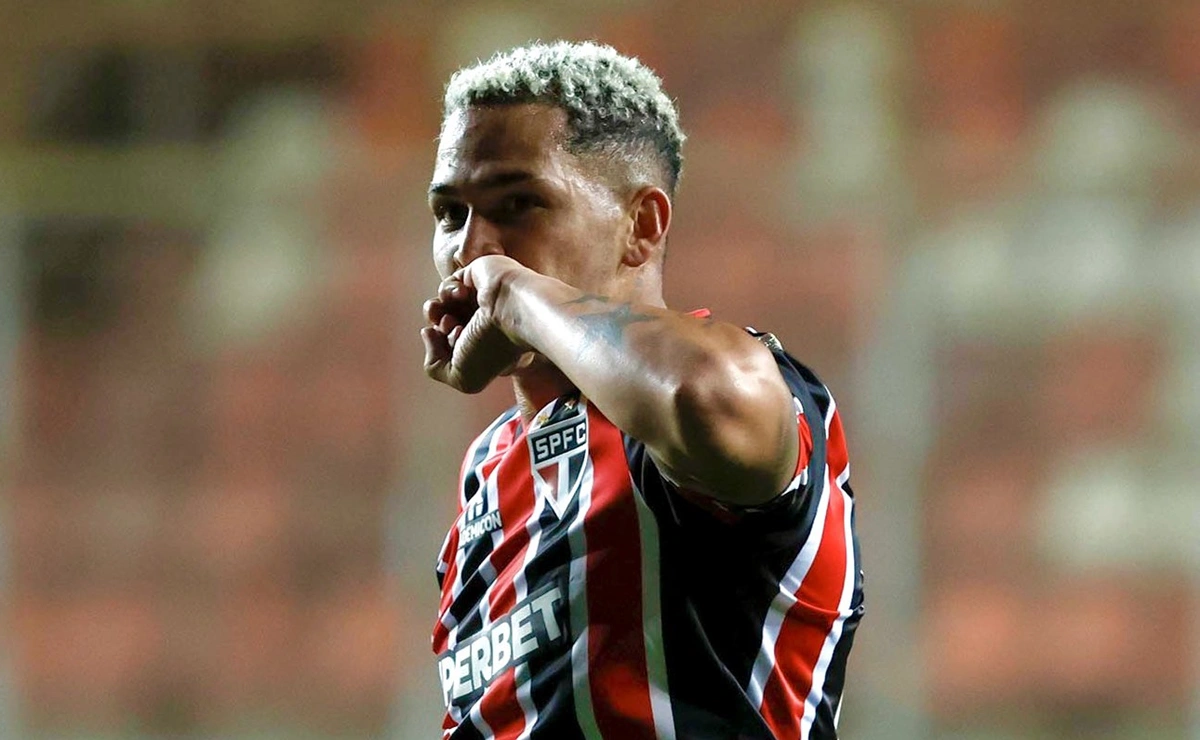 São Paulo vence de virada fora de casa