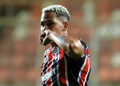 São Paulo vence de virada fora de casa