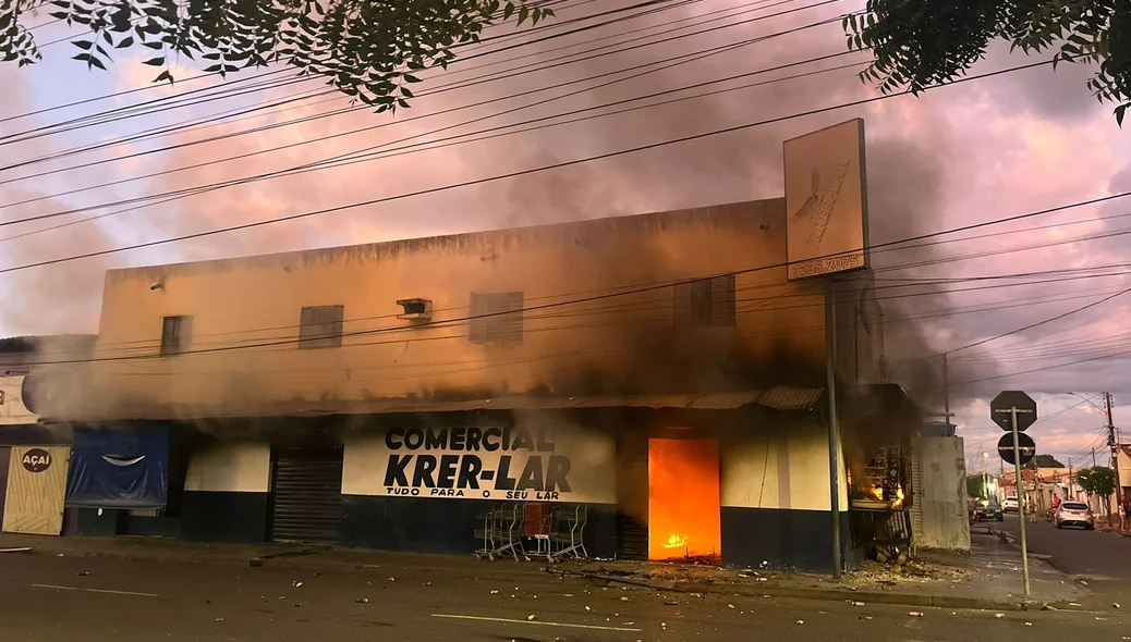 Supermercado Krer-Lar ficou totalmente destruído