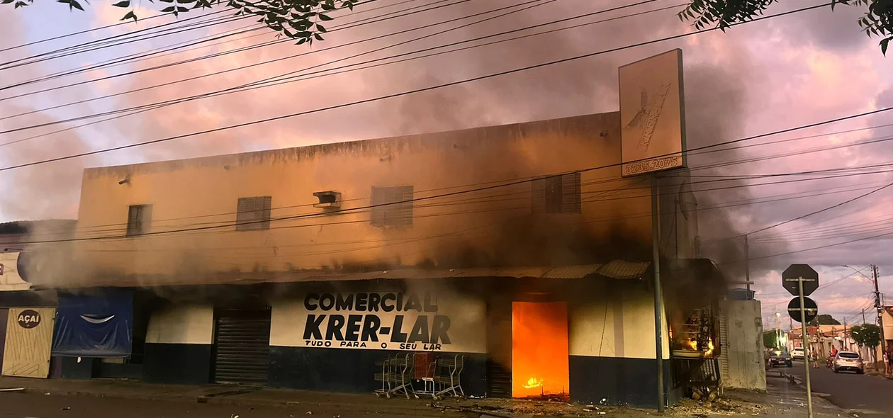 Supermercado Krer-Lar ficou totalmente destruído