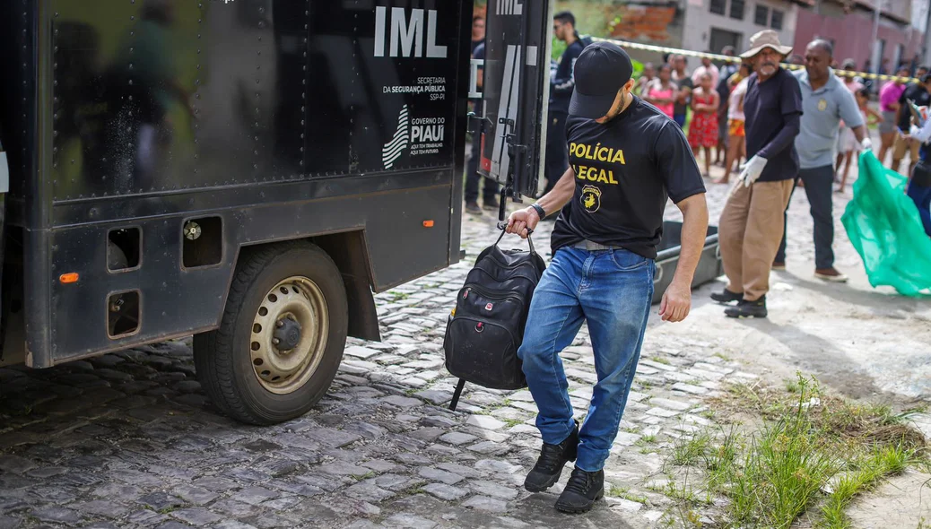 Trabalhador estava com uma mochila