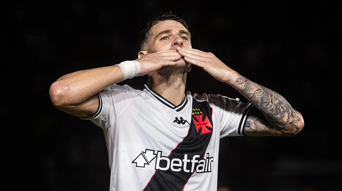 Vegetti fez dois gols da vitória cruzmaltina