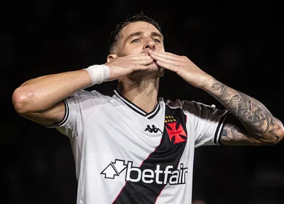 Vegetti fez dois gols da vitória cruzmaltina
