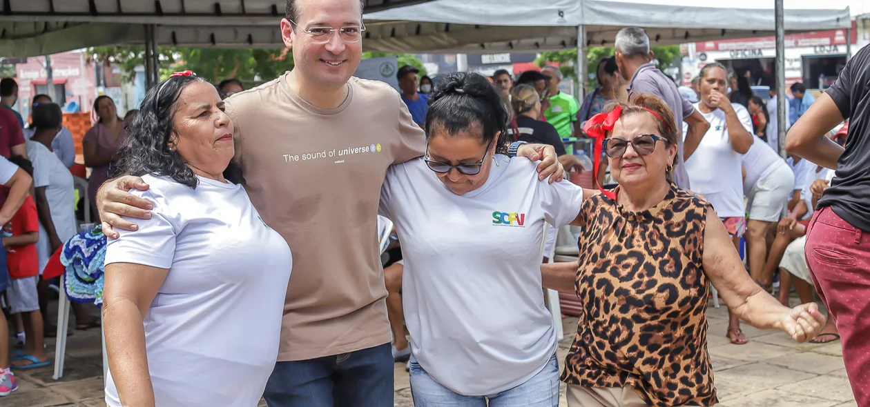 Vereador com moradores do bairro