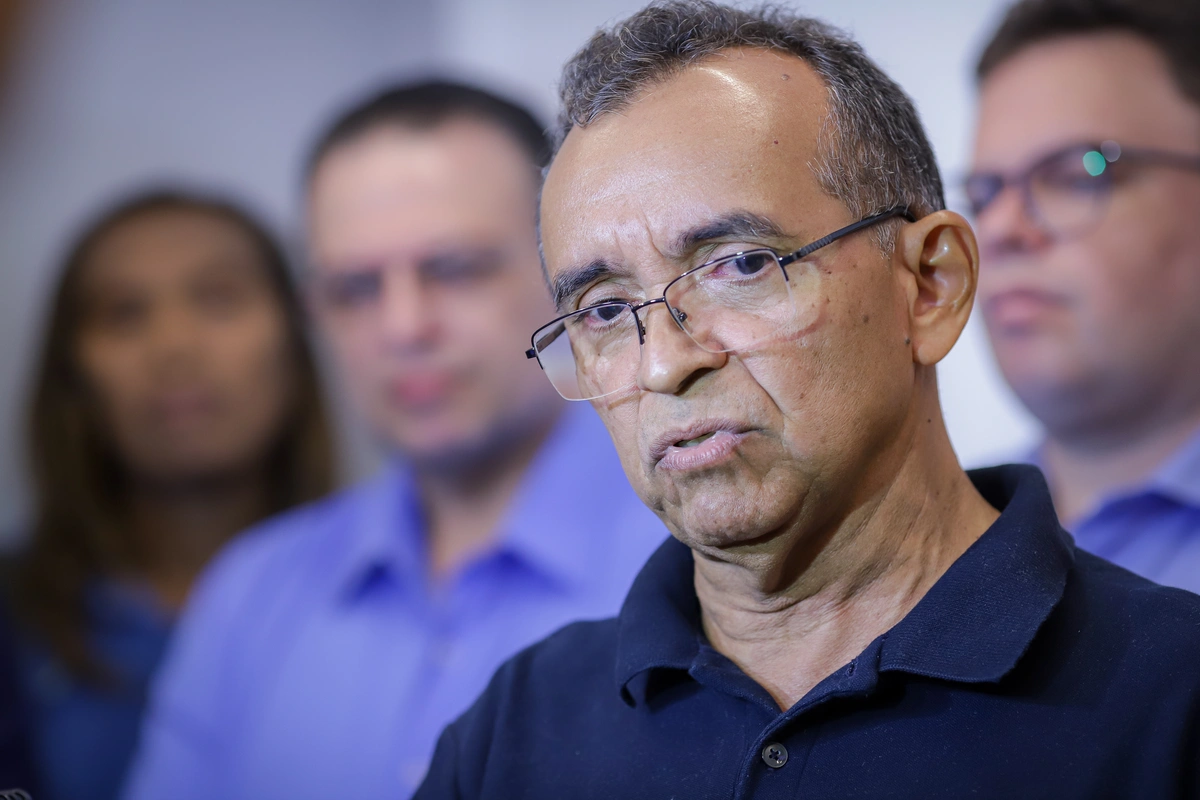 Vereador Paulo Lopes durante seu pronunciamento