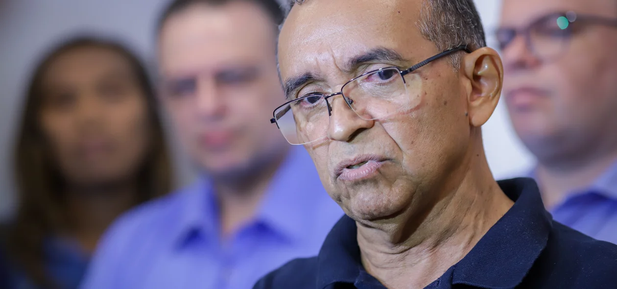 Vereador Paulo Lopes durante seu pronunciamento