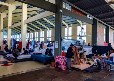 Abrigo para pessoas atingidas pelas enchentes em Canoas (RS)