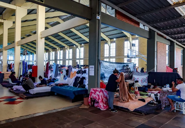 Abrigo para pessoas atingidas pelas enchentes em Canoas (RS)
