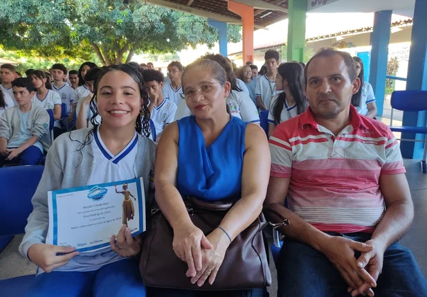 Aluna da Rede Municipal é premiada em projeto de saneamento