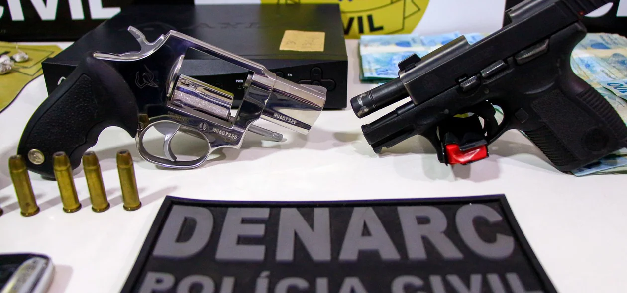 Armas e munições apreendidas pela equipe do Denarc