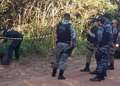 Atendimento da perícia no local onde o corpo foi encontrado
