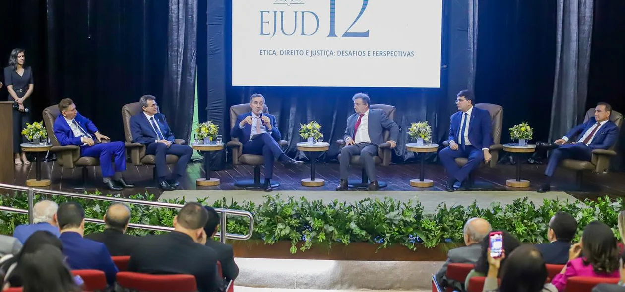 Autoridades no evento