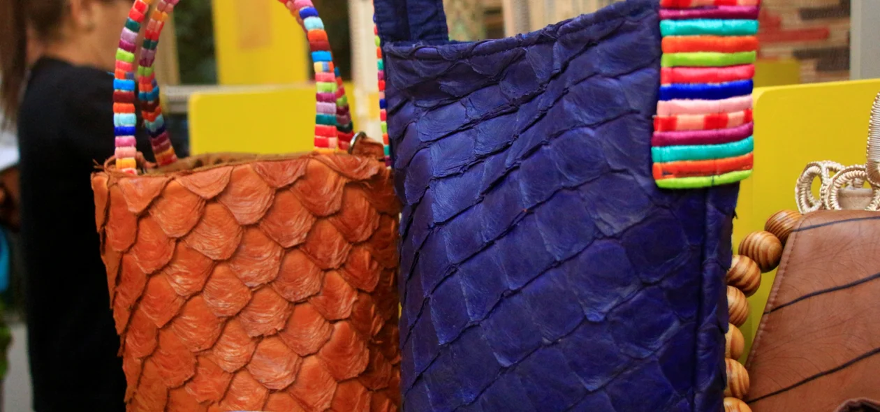 Bolsas diferenciadas com a pele do pirarucu
