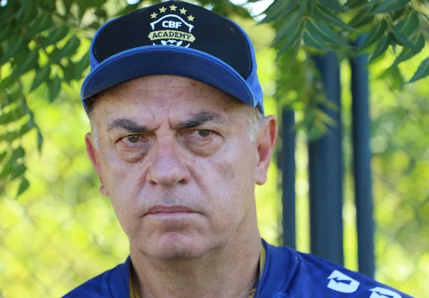 Carlos Rabello, técnico do Altos