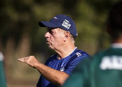Carlos Rabello, técnico do Altos