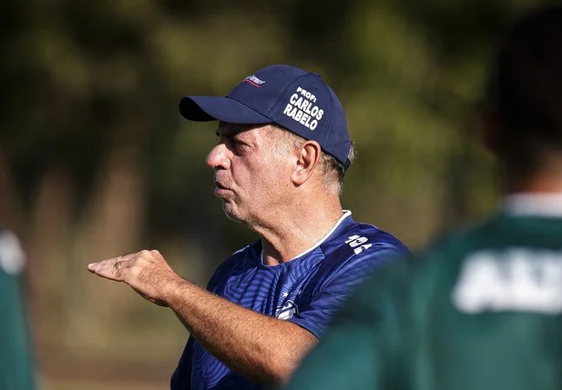 Carlos Rabello, técnico do Altos