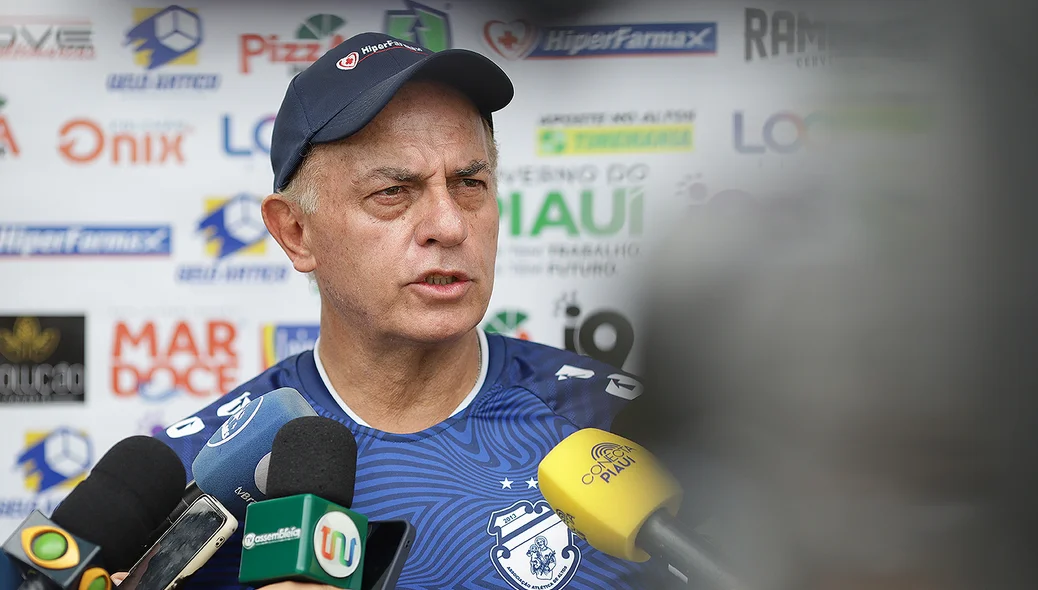 Carlos Rabello, técnico do Altos