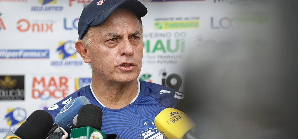 Carlos Rabello, técnico do Altos