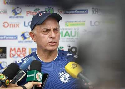Carlos Rabello, técnico do Altos