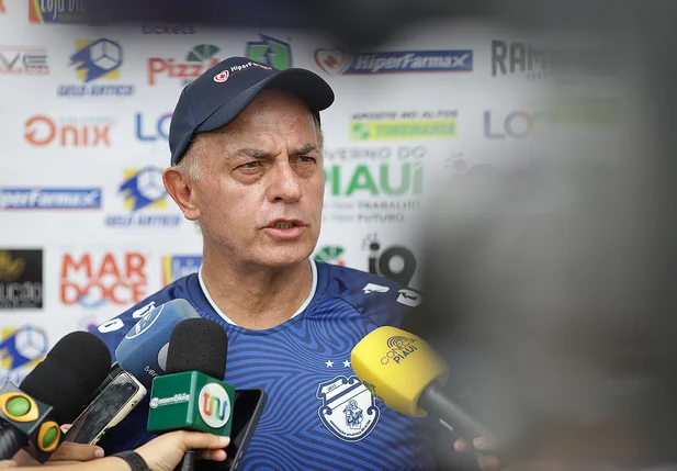 Carlos Rabello, técnico do Altos