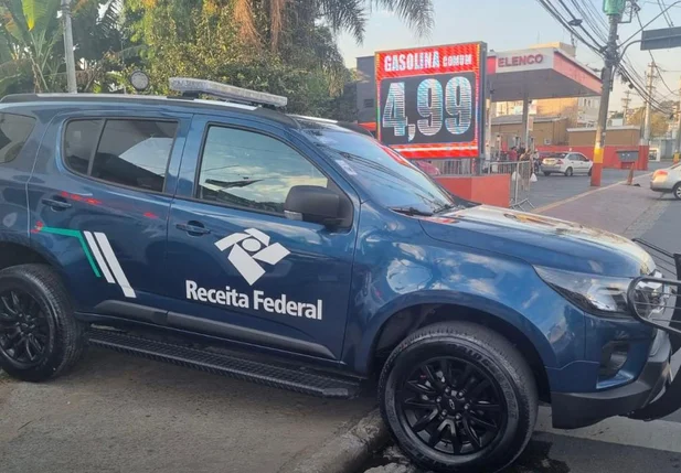 Carro da Receita Federal é usado para transporte de cocaína