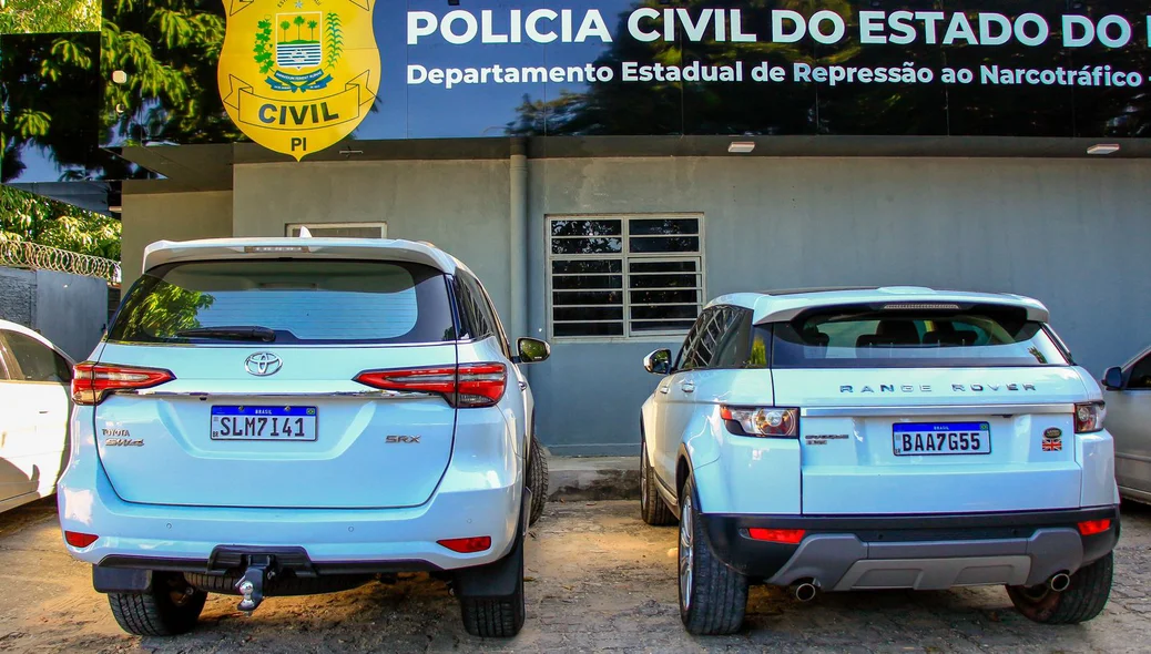 Carros de luxo apreendidos na operação