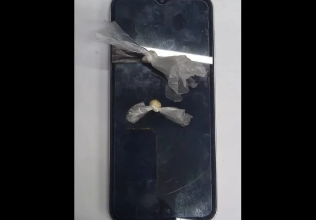Celular apreendido tinha restrição de roubo