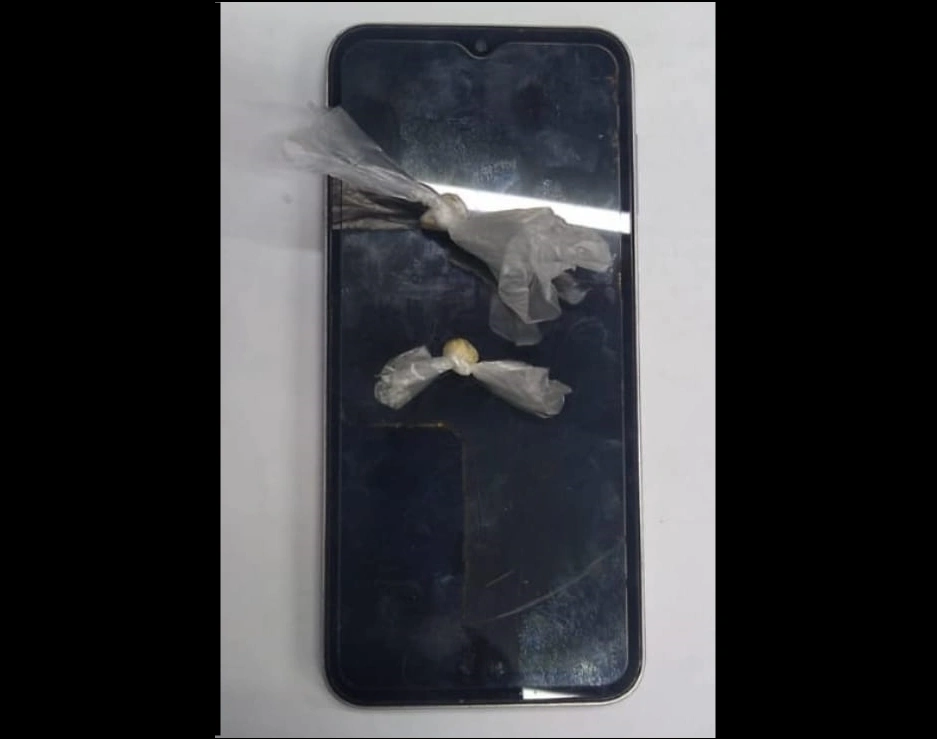 Celular apreendido tinha restrição de roubo