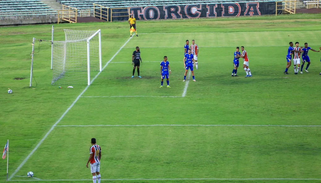 Cobrança de escanteio do River contra o Cametá