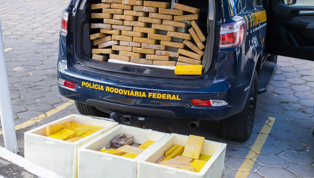 Cocaína apreendida pela PRF em caminhão frigorífico na BR 343