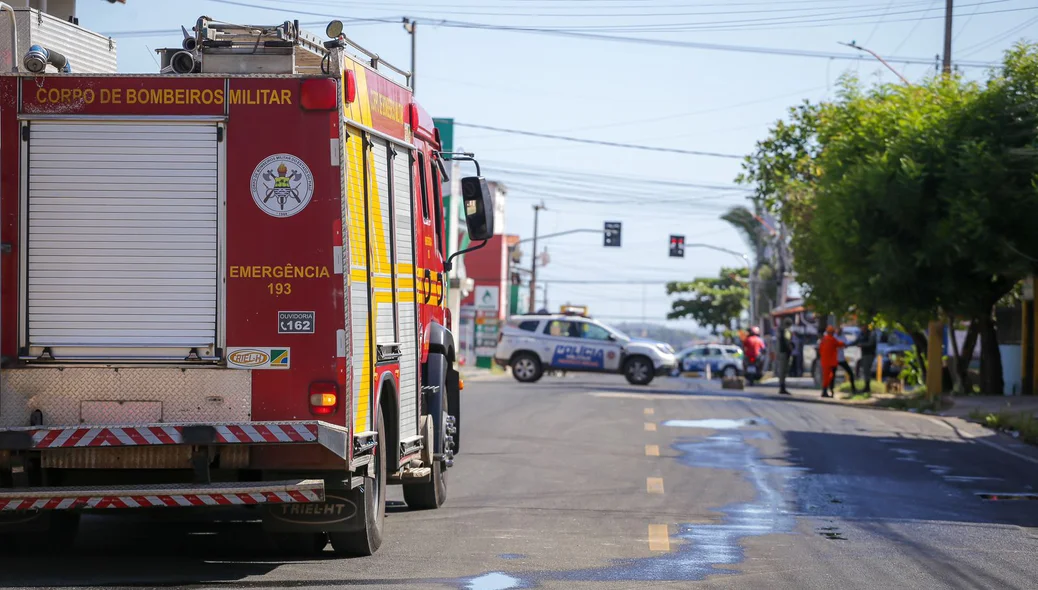 Corpo de Bombeiros no local