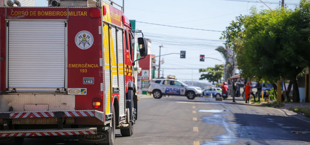 Corpo de Bombeiros no local