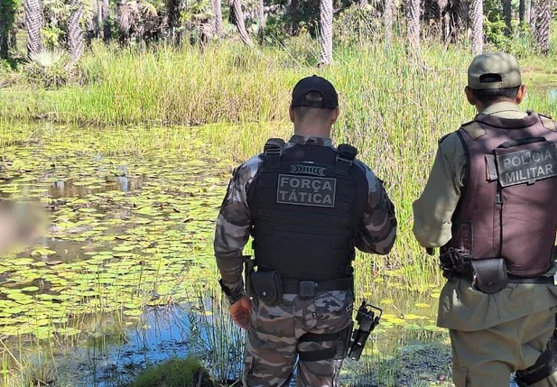 Corpo estava boiando em lago