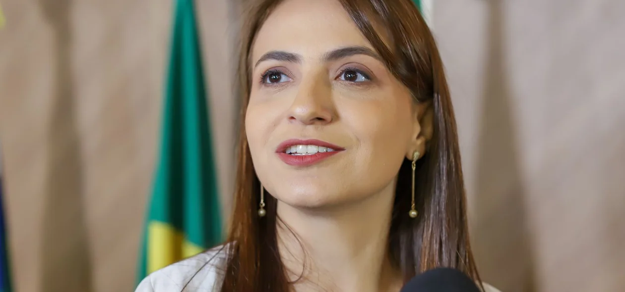 Cristak Sá, servidora efetivada da Alepi