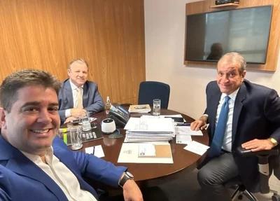 Da esquerda para a direita: Luís André, Leonardo Eulálio e Valdemar da Costa Neto