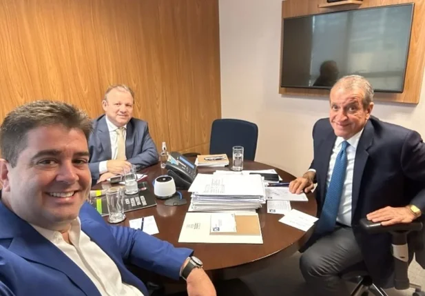 Da esquerda para a direita: Luís André, Leonardo Eulálio e Valdemar da Costa Neto