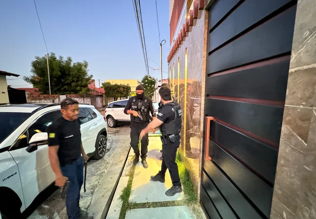 Diligências durante operação do DENARC em Teresina