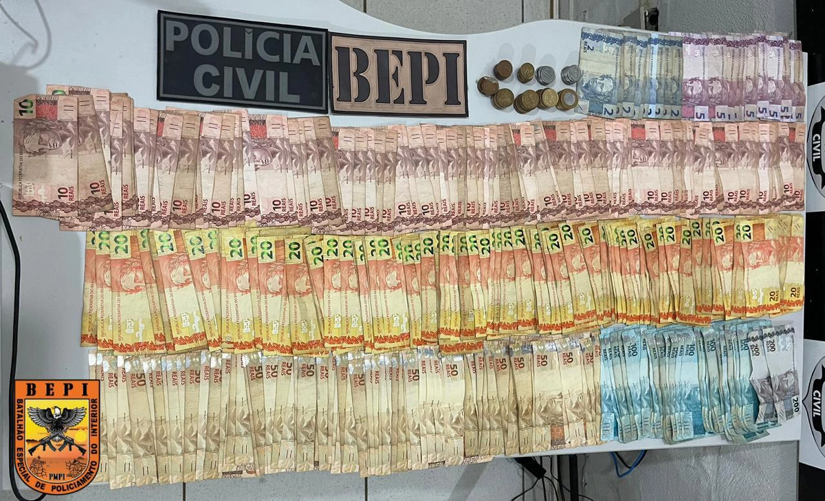 Dinheiro encontrado com os criminosos